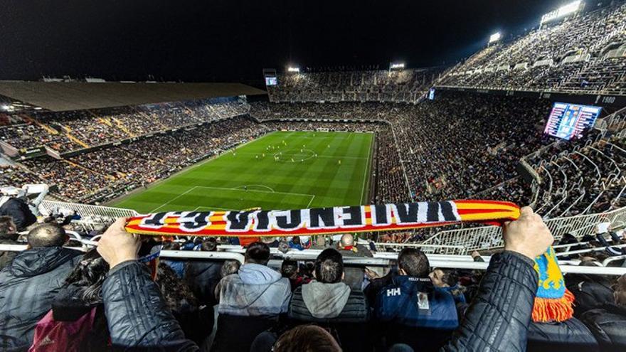 El Valencia ayudará a los aficionados afectados por el cambio de horario del partido en el Metropolitano