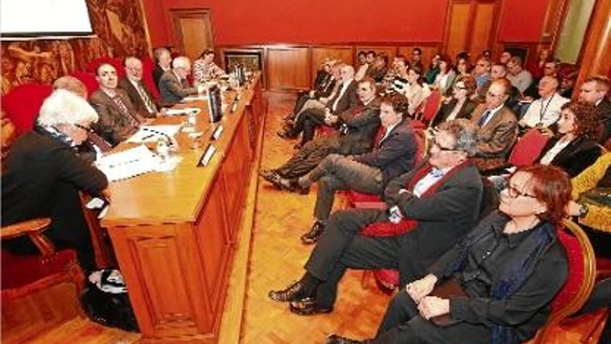 La sala de la Cambra de Comerç de Girona plena durant la jornada sobre mobilitat d&#039;estudiants de FP.