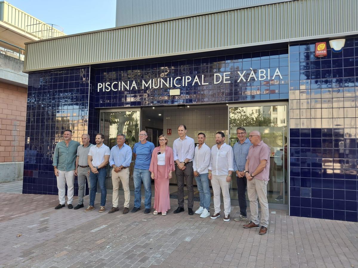Día histórico en Xàbia: abre la piscina climatizada tras más de 20 años de reivindicarla (imágenes)