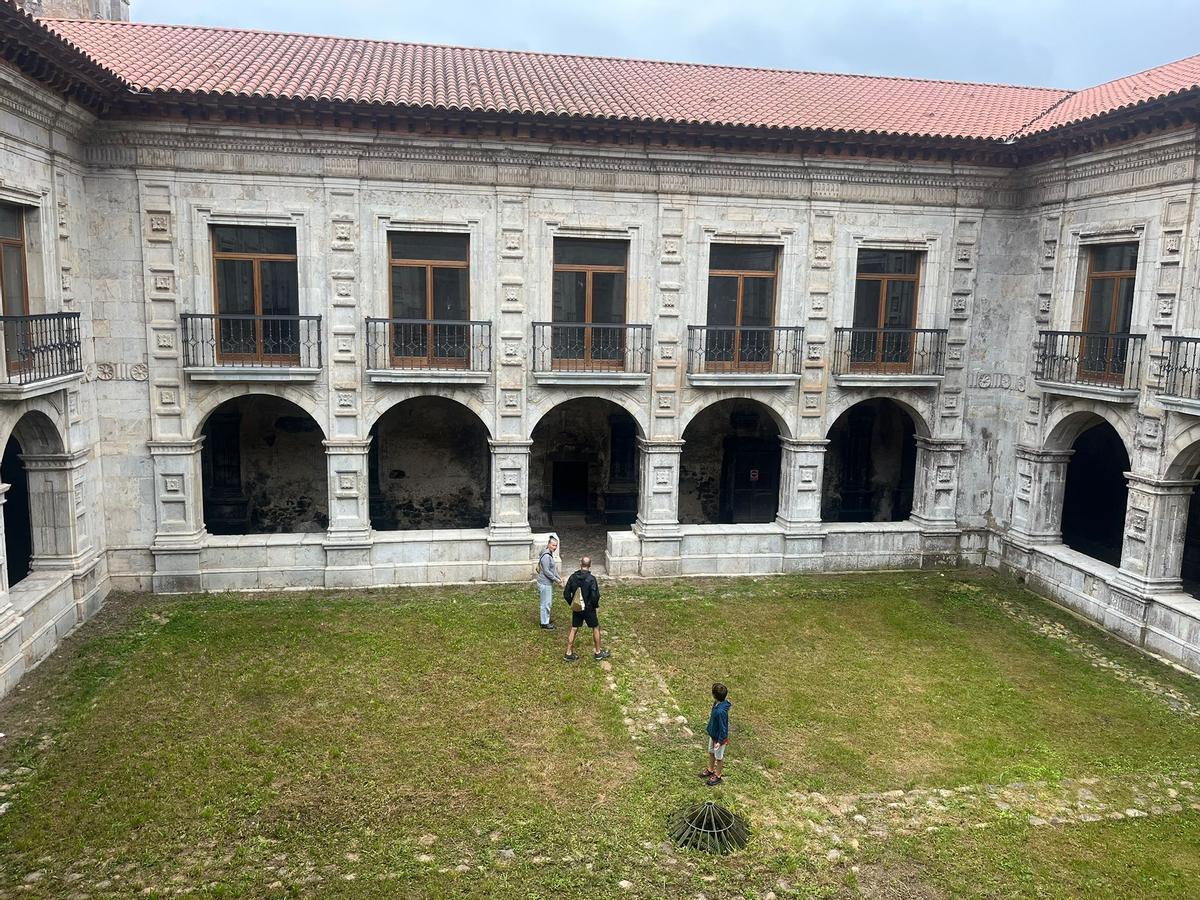 Claustro del monasterio de Cornellana.