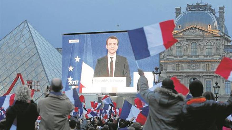 Macron presidirá Francia