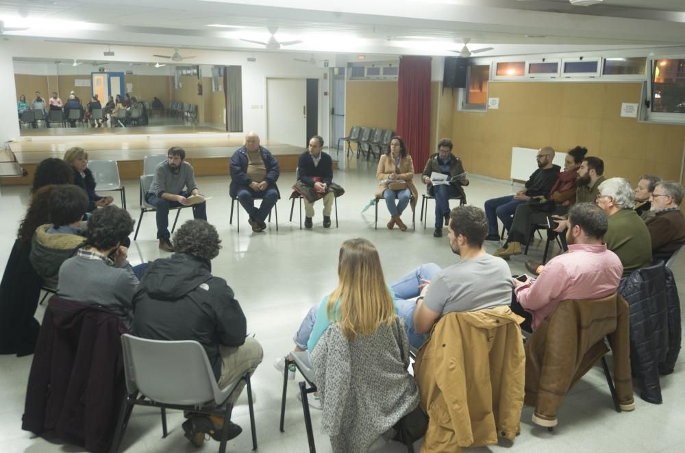 Debate en el centro cívico de Monte Alto