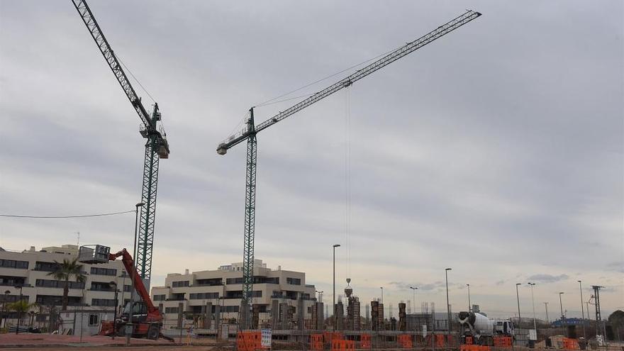 Unos edificios en construcción en Murcia