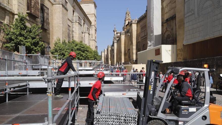 Comienza el montaje de palcos de Semana Santa