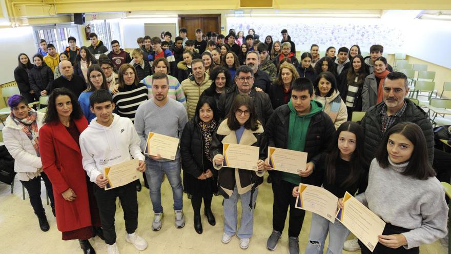 El acto tuvo lugar en el salón de actos 
del IES Laxeiro.  | // BERNABÉ/JAVIER LALÍN