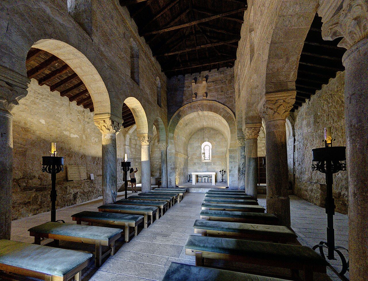 Interior de la Basílica de San Juan de Baños