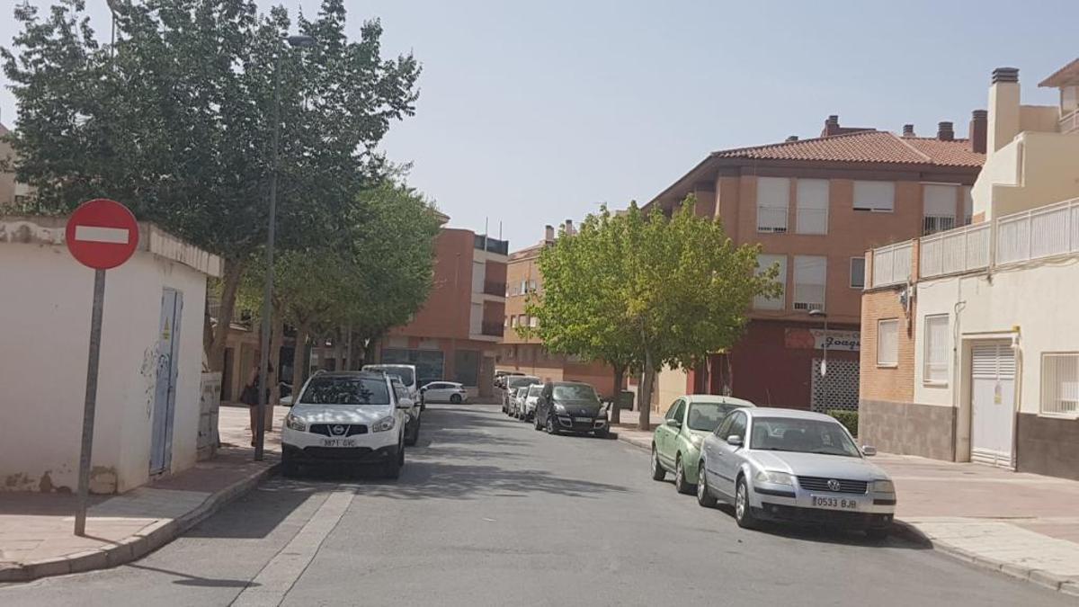 Herida una mujer tras precipitarse de un segundo piso en Totana