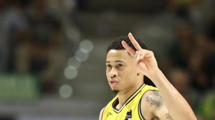 AJ Slaughter marca jugada en el choque del pasado domingo frente al Unicaja. | | LOF