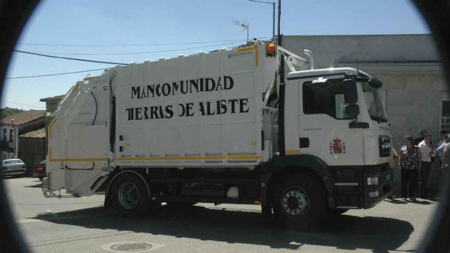 Uno de los camiones de recogida de basuras de la Mancomunidad Tierras de Aliste.