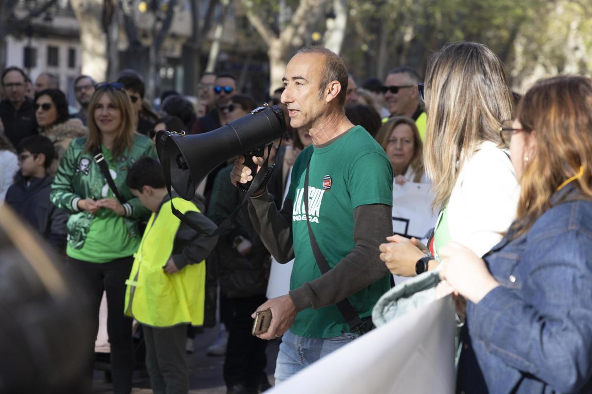La concentración de apoyo a la huelga educativa en Xàtiva, en imágenes La concentración de apoyo a la huelga educativa en Xàtiva, en imágenes