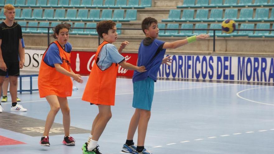 Castrillón se impone en la liga escolar del Balonmán Cangas