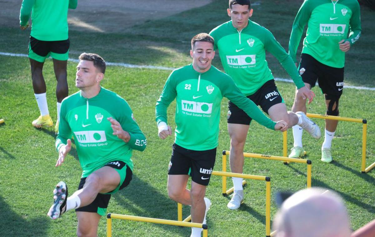 Boyé, Nico -con la férula- y Lautaro, ayer en el entreno. | ÁXEL ÁLVAREZ