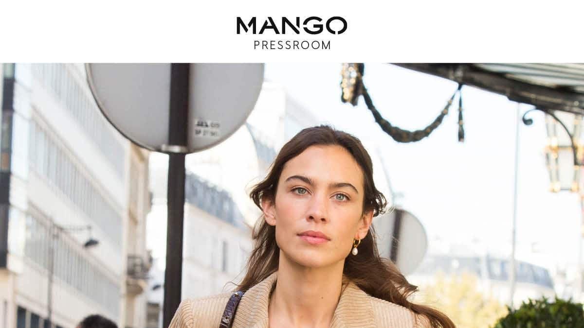 Alexa Chung tiene la blazer más famosa de Mango