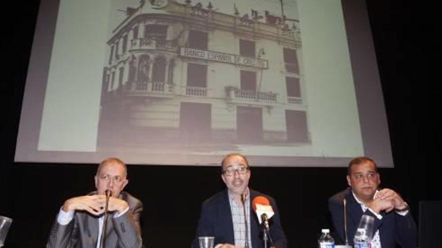 Acto de presentación del segundo volumen sobre el callejero.