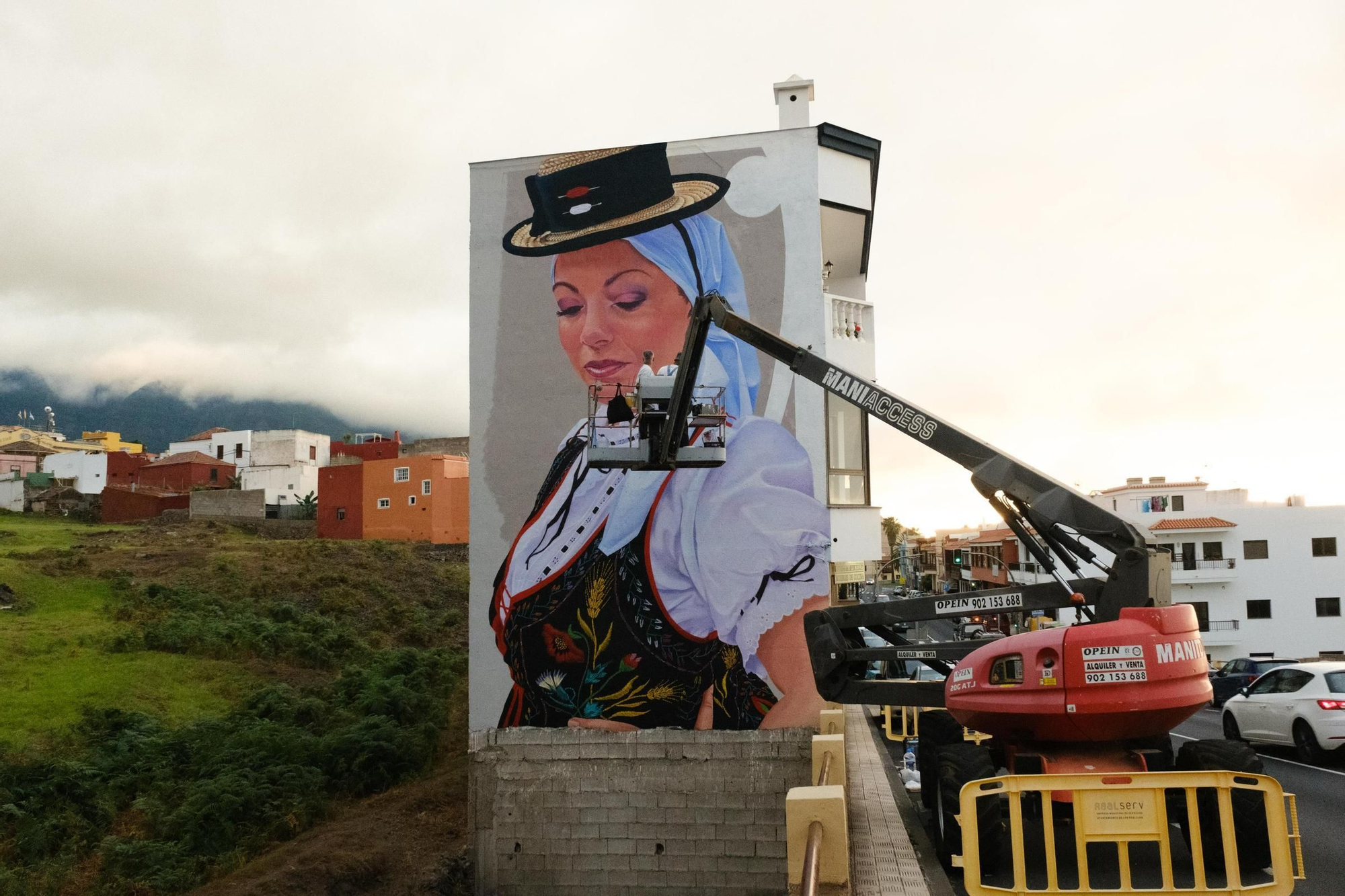 Galería | Cáceres y Tenerife, unidas por la obra del artista Sojo