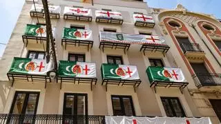 En defensa de la Cruz de San Jorge en los balcones de Alcoy