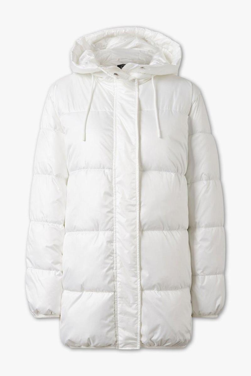 Abrigo blanco acolchado de C&amp;A (Precio: 39,90 euros)