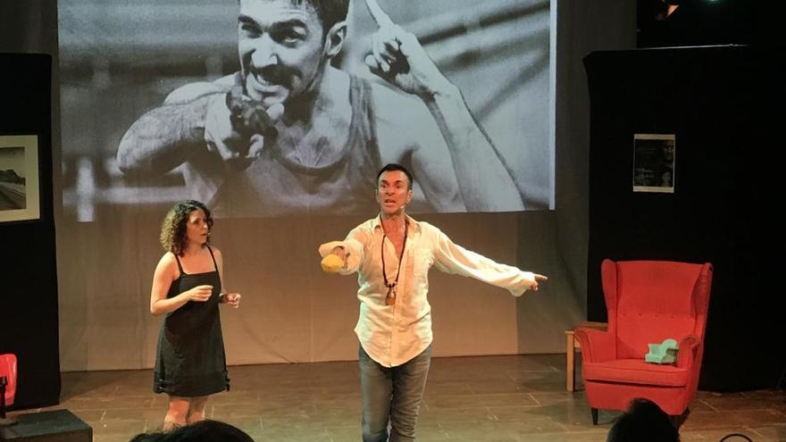 Representen un viatge emotiu al Paral·lel de la mà del teatre musical a Espolla