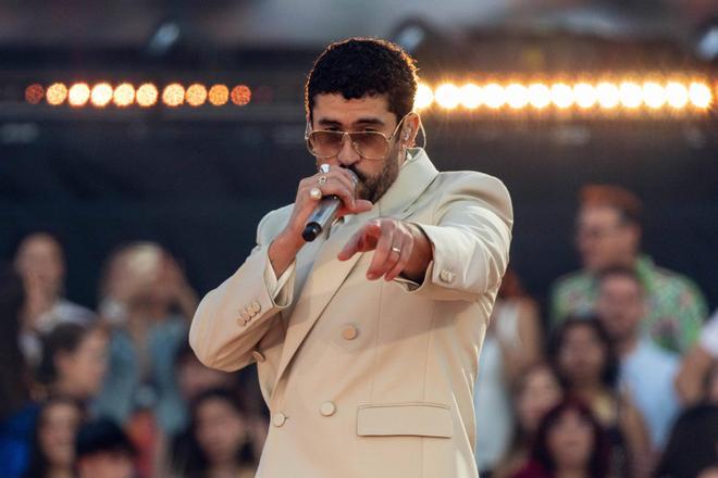 Indignación en el primer concierto de Bad Bunny en Barcelona: un asistente denuncia haber pagado 500 euros por una experiencia VIP "sin poder moverse"