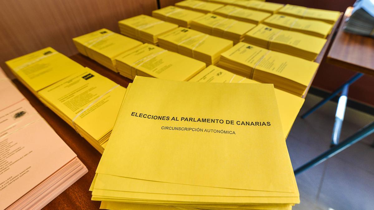 Sobres y papeletas de la circunscripción regional de las elecciones autonómicas.