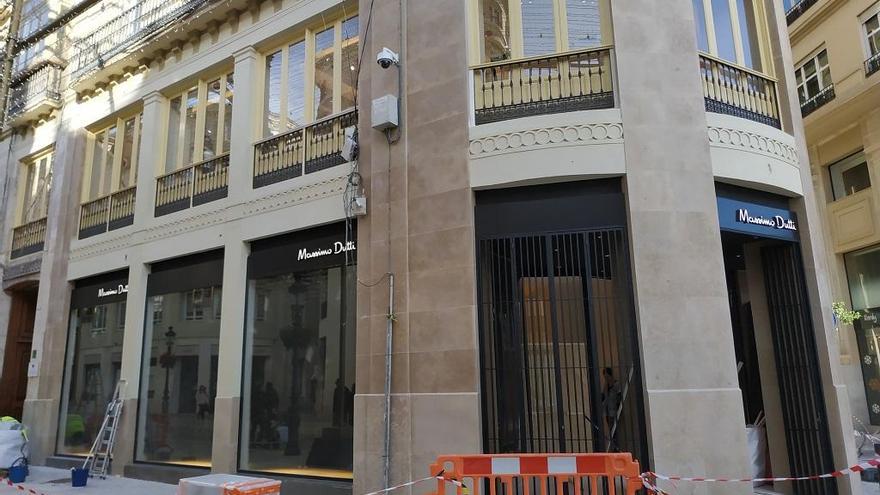 Massimo Dutti ultima detalles para inaugurar su tienda este viernes.