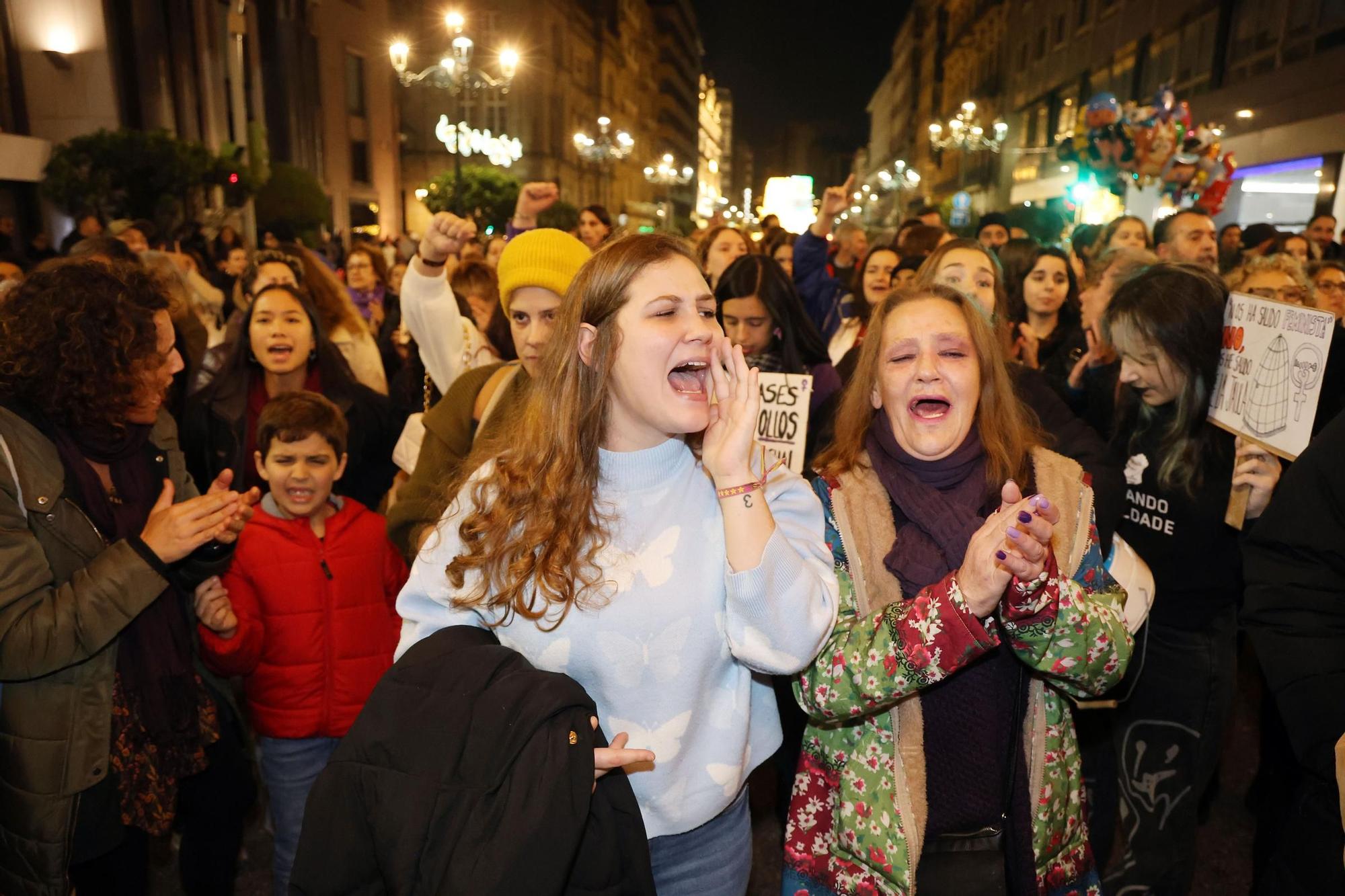 Vigo se tiñe de violeta en contra de la violencia machista