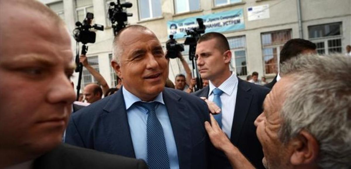 Boyko Borisov, líder del partit de dreta búlgara, a l’emetre el seu vot.
