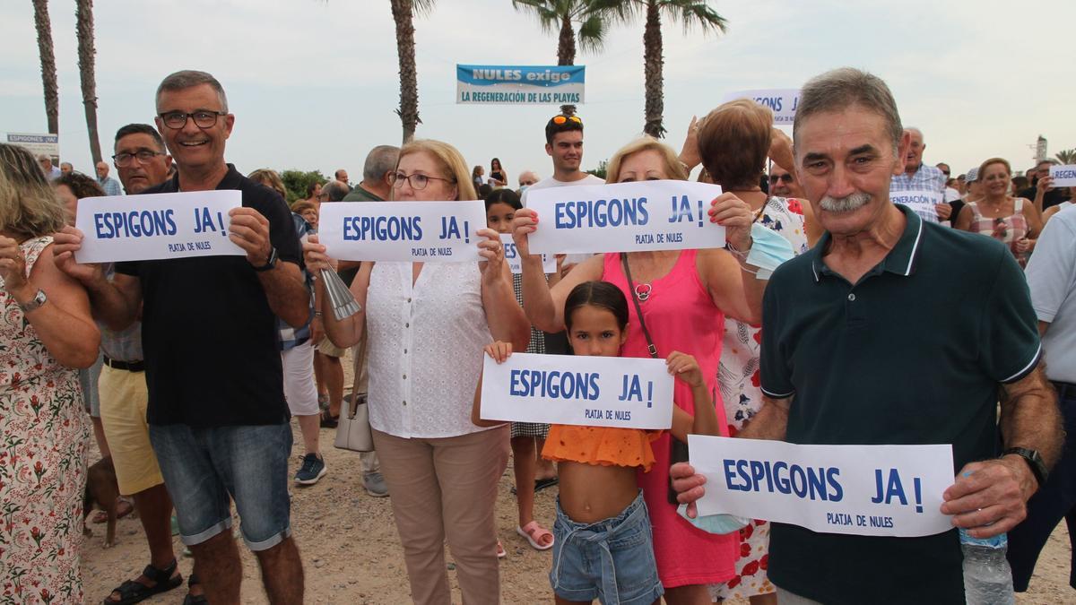 Vecinos del municipio reclamando el 22 de julio la construcción de los espigones.