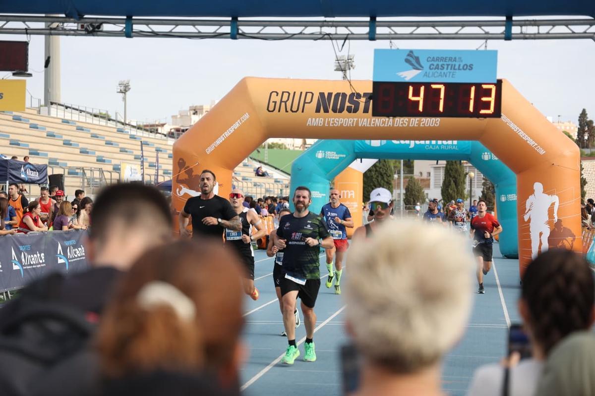 Pre 684 La Carrera de los Castillos de Alicante: emoción y esfuerzo en imágenes