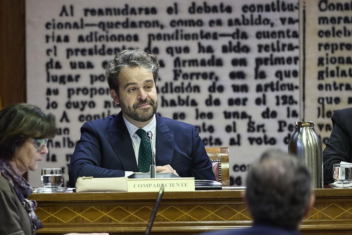 El secretario de Política Municipal y adjunto a la Secretaría de Organización del PSOE, Juanfran Serrano, en la comisión de investigación del Senado sobre el 'caso Koldo'. POLITICA JESUS HELLIN/EUROPA PRESS
