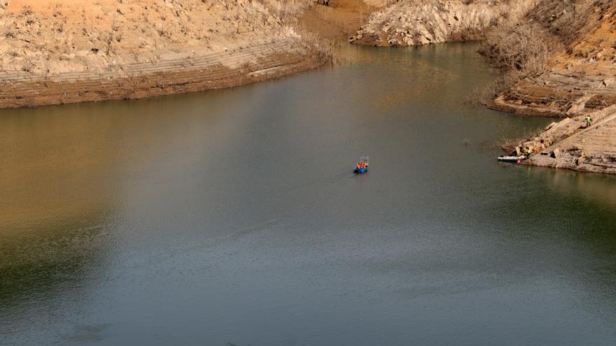 La sequera extrema obliga a sacrificar els peixos de Sau per preservar la qualitat de l&#039;aigua