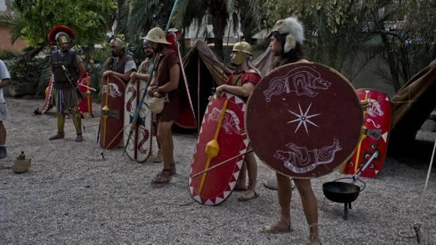 El ejército acampó el pasado viernes en el Huerto de San Plácido, donde llevó a cabo una recreación histórica.