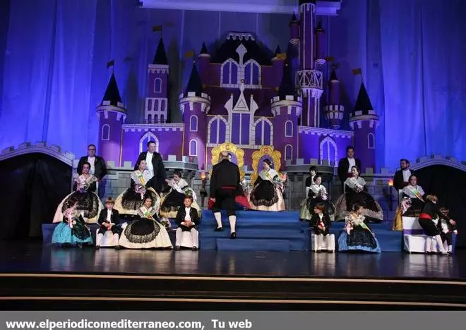 Portal de l'Om celebra la 'puesta de largo' de sus madrinas