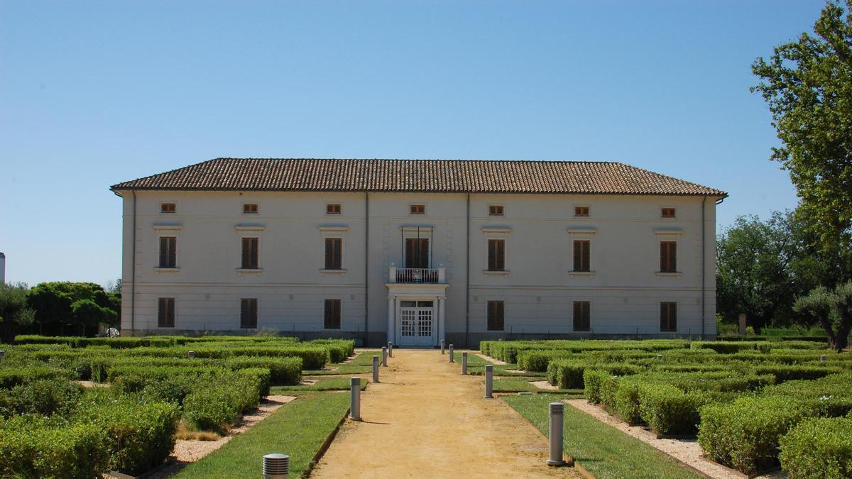Fachada del palacio de La Alfranca