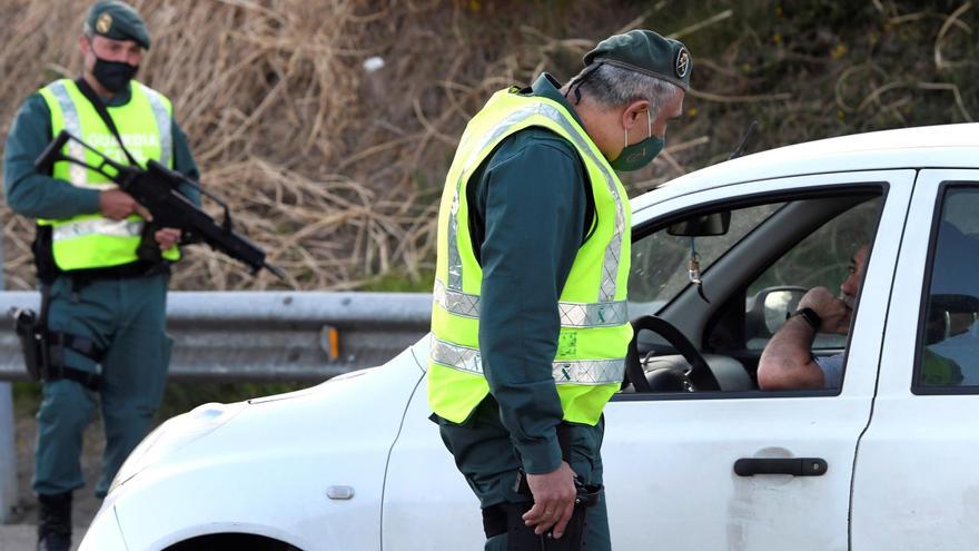 Muchas comunidades estudian ampliar las restricciones para evitar una cuarta ola