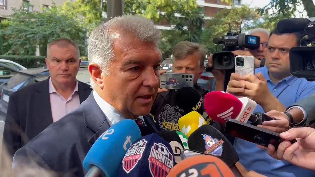 تصريحات جوان لابورتا ورافا يوستي قبل مباراة برشلونة وباريس سان جيرمان المرتقبة