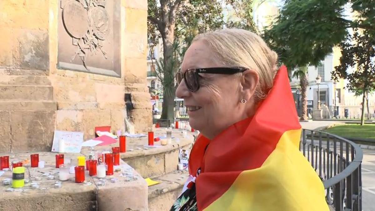 Multitudinaria manifestación en Ceuta en su día grande exigiendo recuperar la normalidad