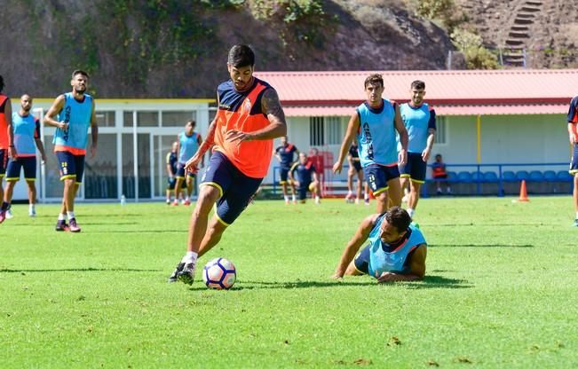 Entrenamiento UD Las Palmas en Barranco Seco ...