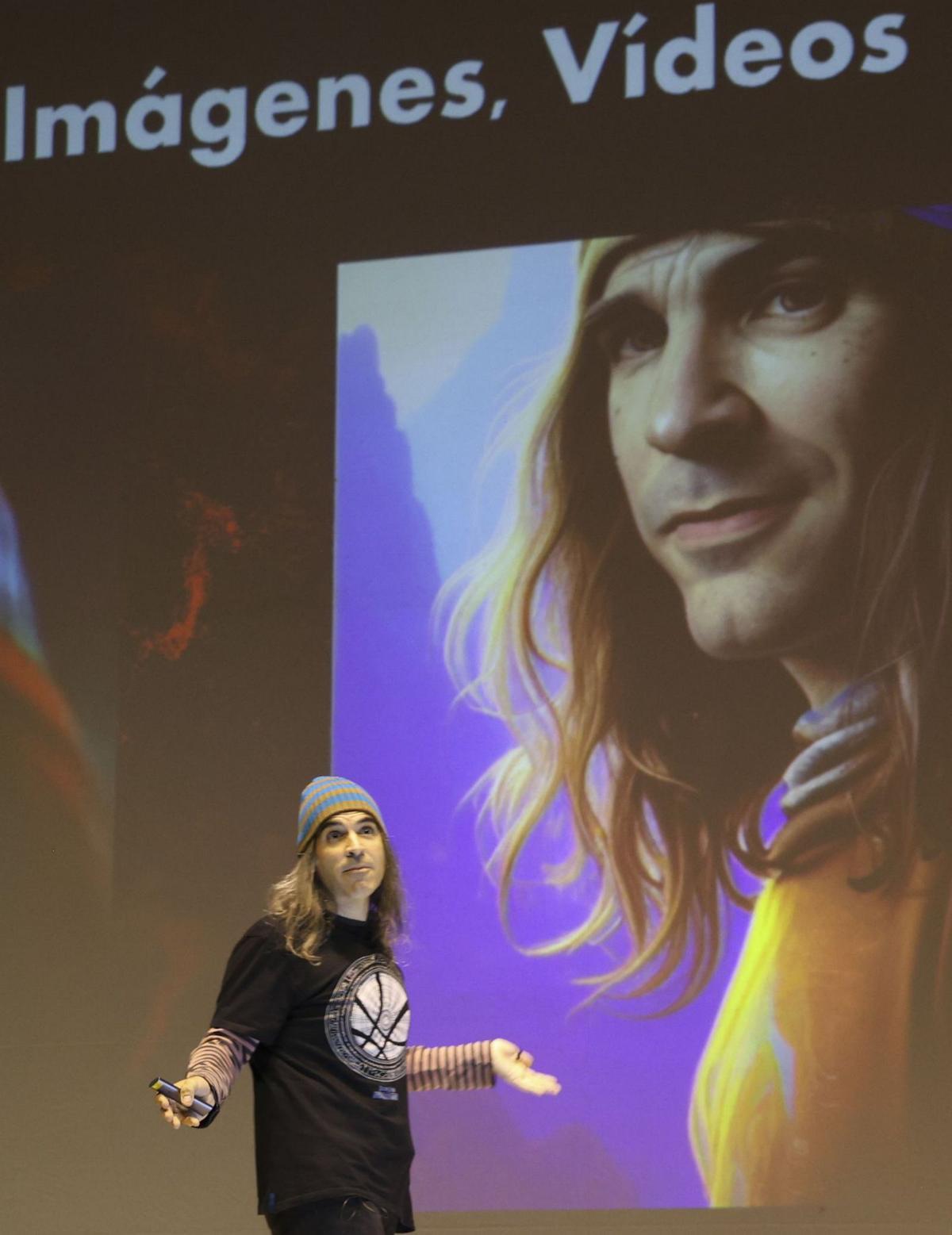 El experto en ciberseguridad y CDO de Telefónica, Chema Alonso.  | PILAR CORTÉS