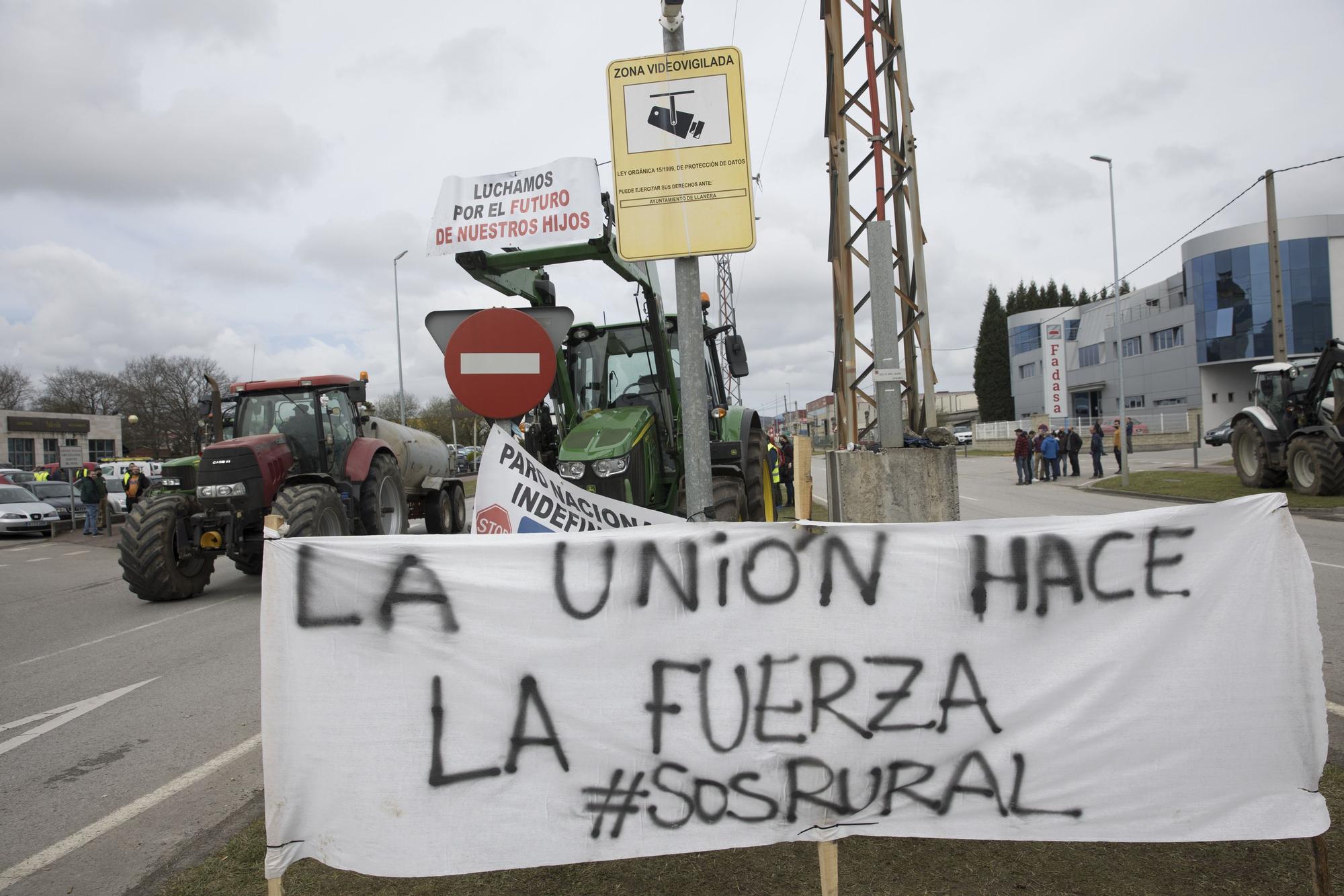 EN IMÁGENES: así está siendo el paro del transporte en Asturias