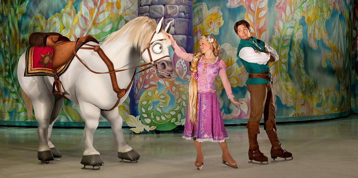 Flynn Rider y Rapunzel destacan por sus levantamientos, giros y acrobacias sobre el hielo