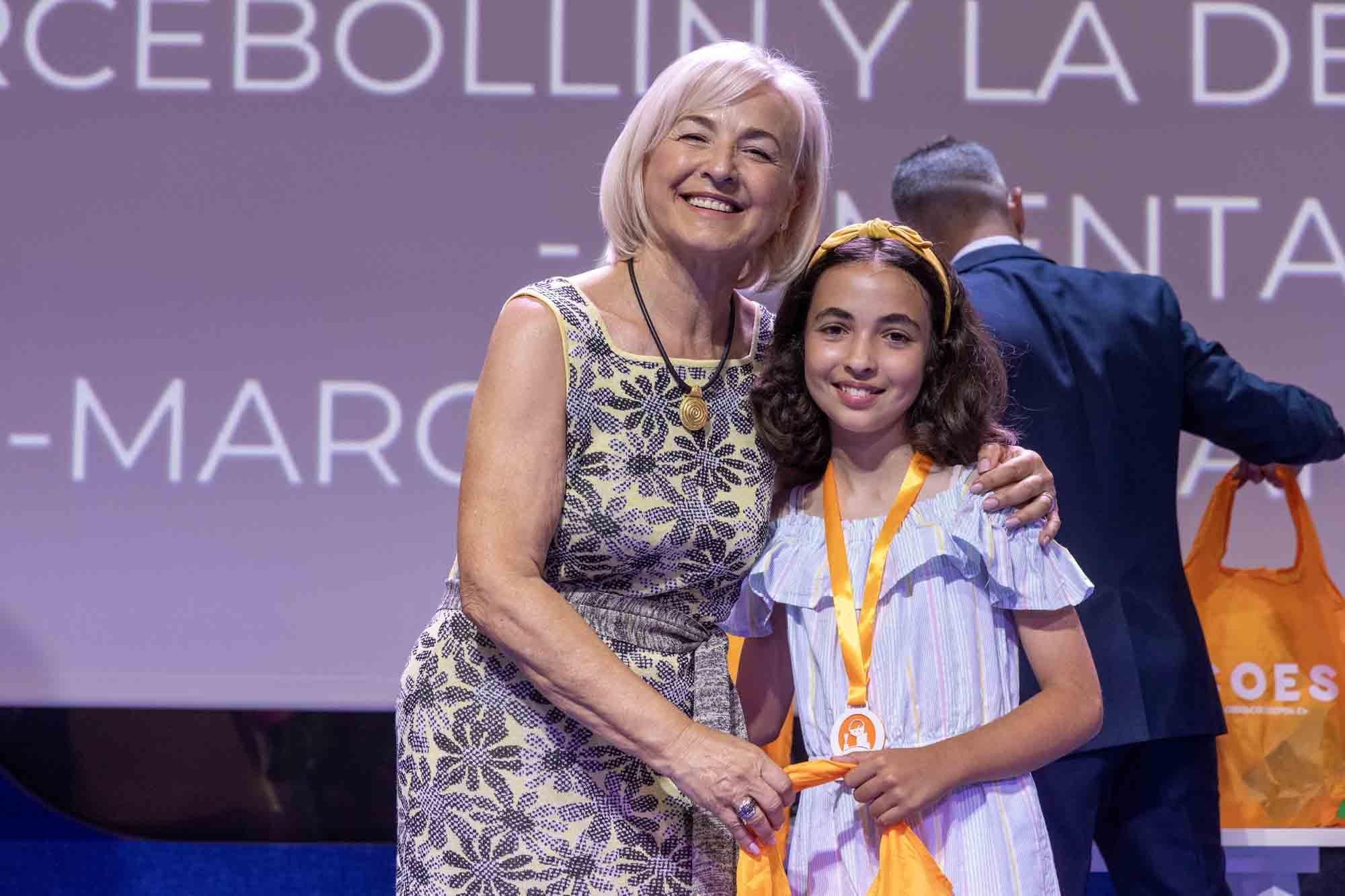 Entrega de premios del concurso infantil de relatos cortos "Cuéntame un cuento para comer" en el Club INFORMACIÓN organizado por COES