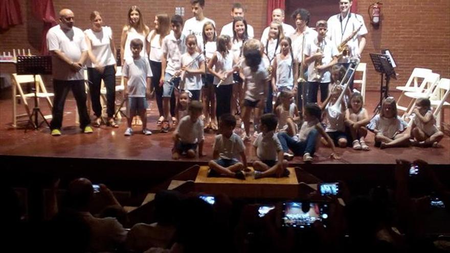 Los alumnos de la escuela cierran el curso con un gran concierto