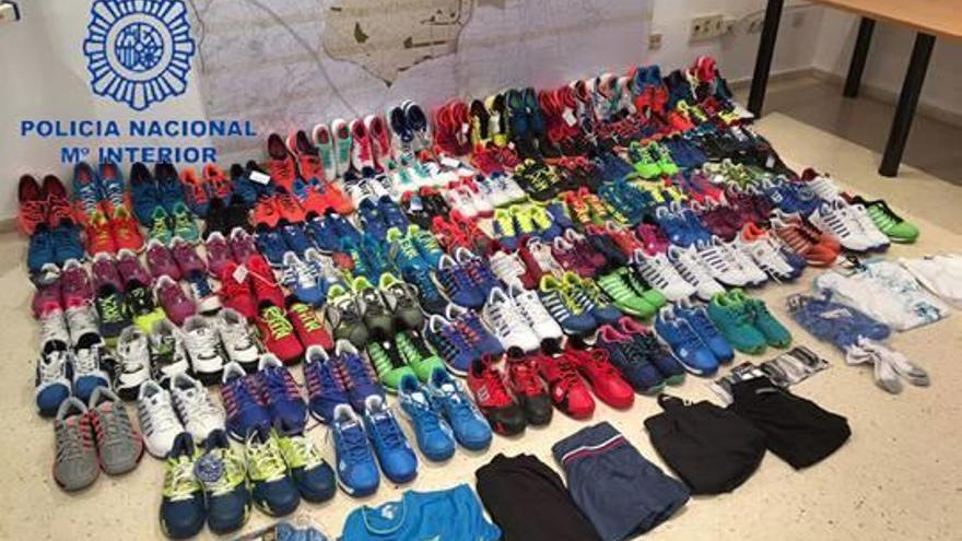 Detenidos en Torrent por robar 214 zapatillas  en San Antonio de Benagéber