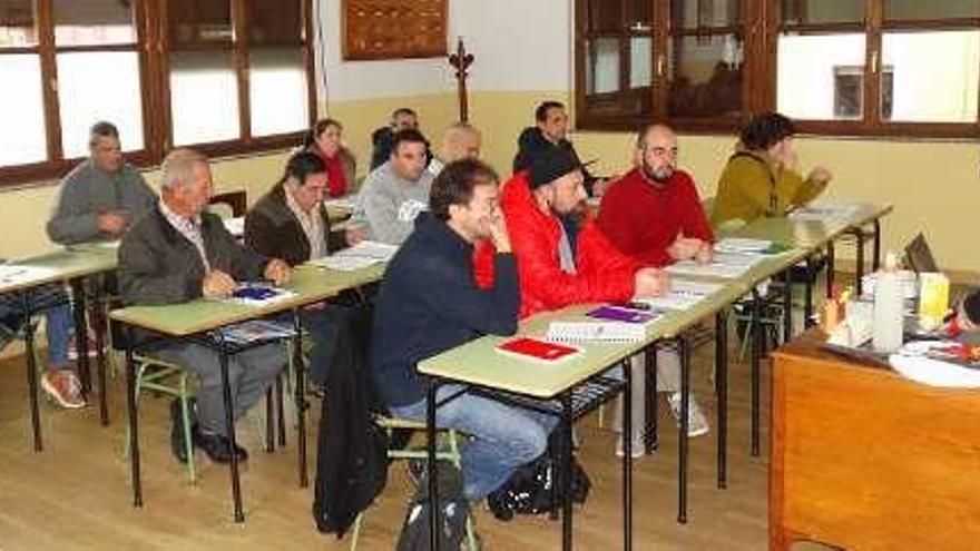 Curso de manejo ecológico de árboles frutales en El Prial de Infiesto.