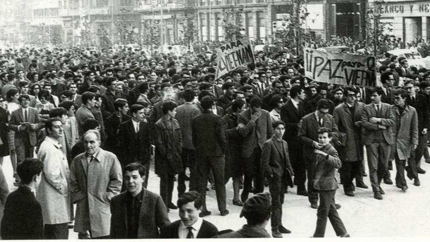 Curso del 67, cuando la Universidad de Oviedo adelantó a París por la izquierda