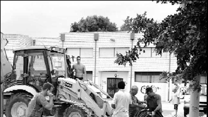 Preparativos para 

la instalación de las aulas prefabricadas en el colegio de El Altet