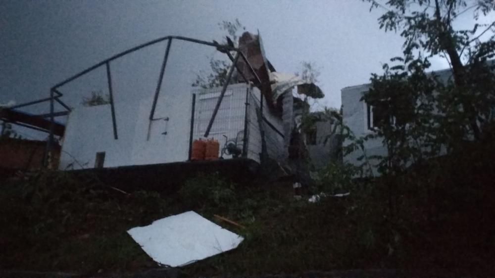 Un tornado destrossa un càmping a Gualba