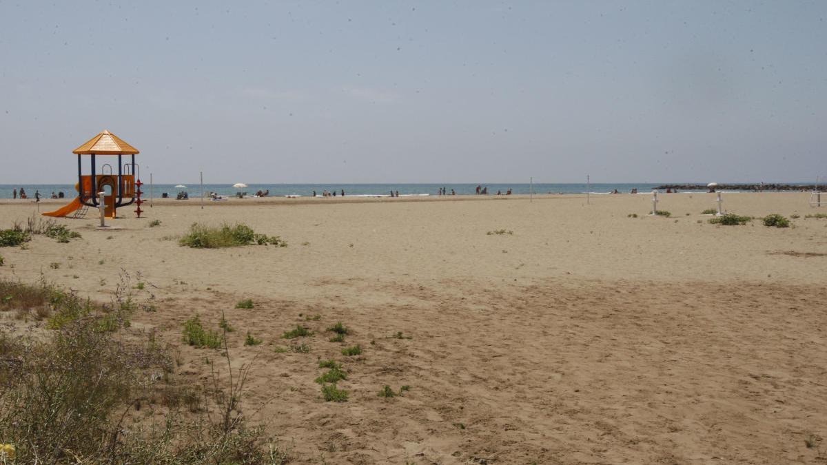 La playa valenciana cuya limpieza respalda el aventurero Jesús Calleja.