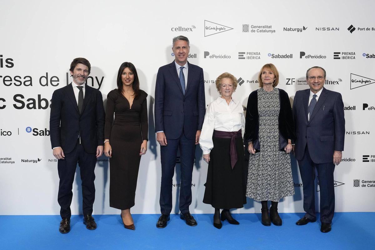 Sergi Guillot, director general de Prensa Ibérica, Eva Guillén, Ajuntament de Badalona, Xavier García Albiol, alcalde de Badalona, Arantza Sarasola, vicepresidenta de Prensa Ibérica, Lluïsa Moret, presidenta de la Diputació de Barcelona y Javier Moll, Presidente de Prensa Ibérica